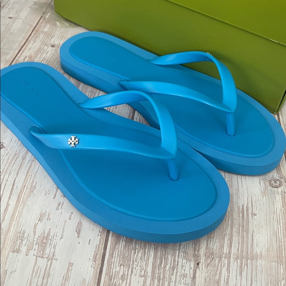 New, Authentic TORY BURCH Blue KIRA FLIP-FLOP Sandals shoes size 9 or 10 SALE